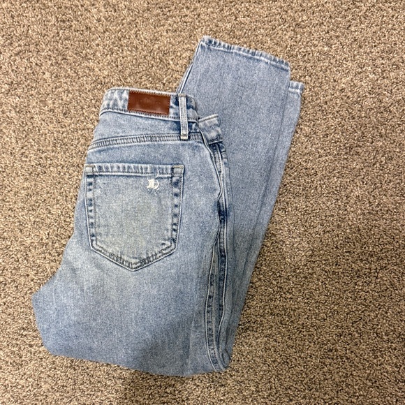 Hollister Light Wash Denim Jeans - Picture 4 of 4